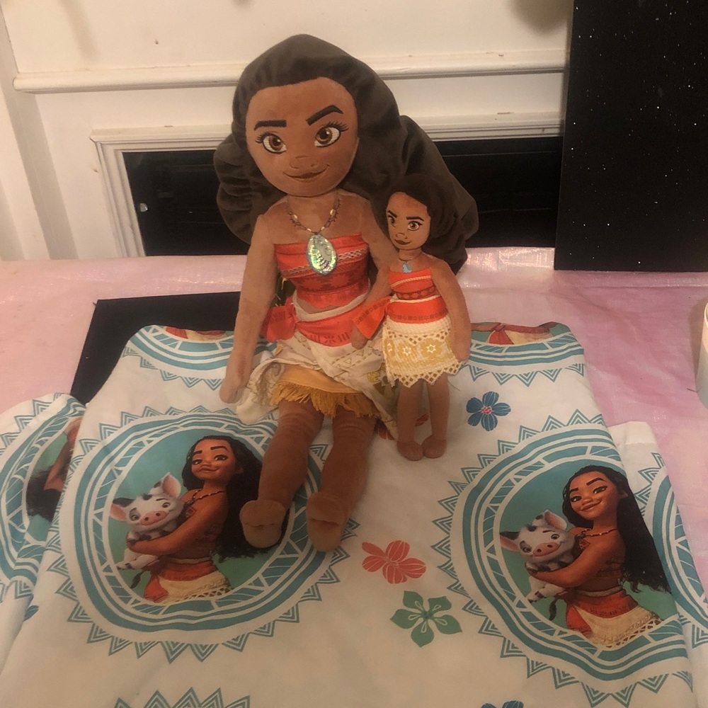 Disney Moana set one 18”Plush Moana ,1 twin sheet and 1 small 9” Moana plush